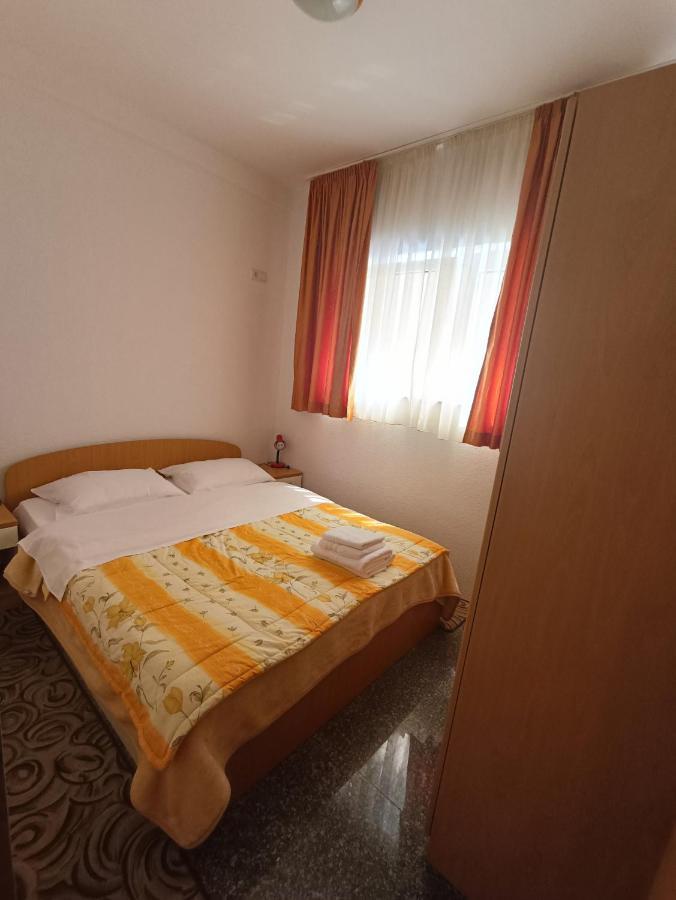 Apartmani Centar Starigrad Paklenica Exterior photo